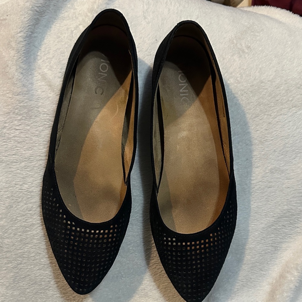 Vionic Black Perforated Women's Flats (no box)